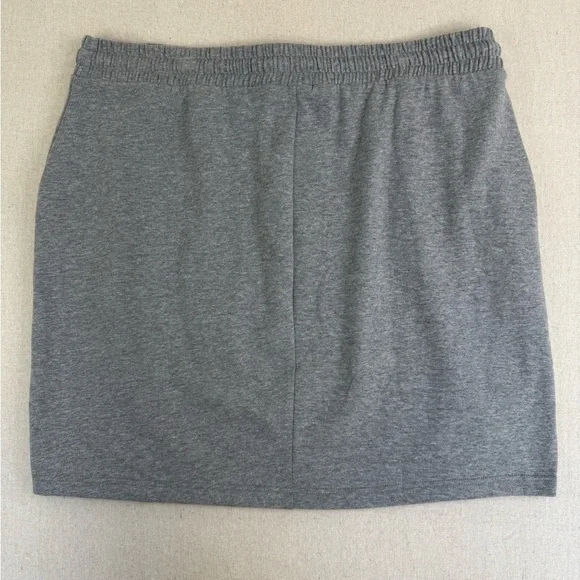 SK100 NWT Torrid Heather Gray Sweatshirt Material Skirt - Picture 2 of 7